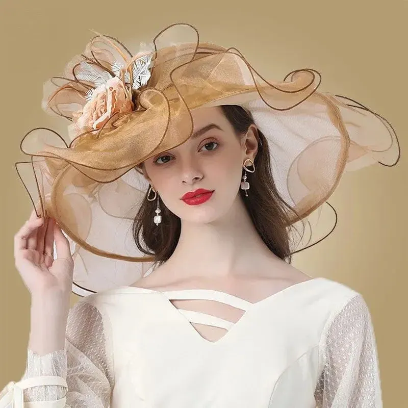 Chapeau de cérémonie distingué